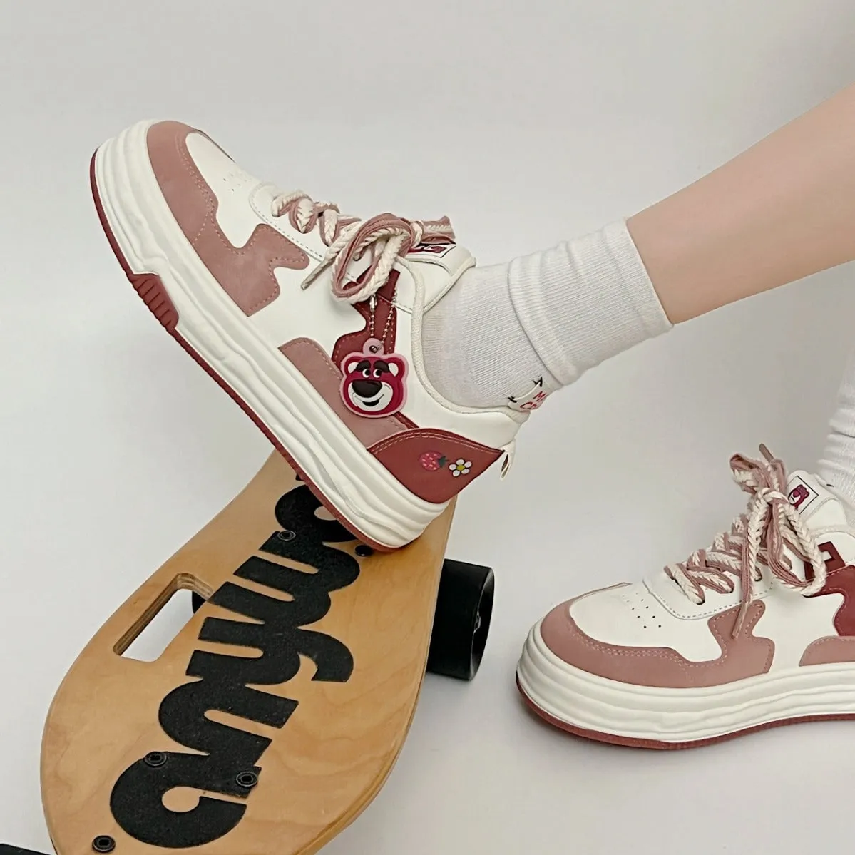 High-Value Thick-Soled White Sports Casual Shoes