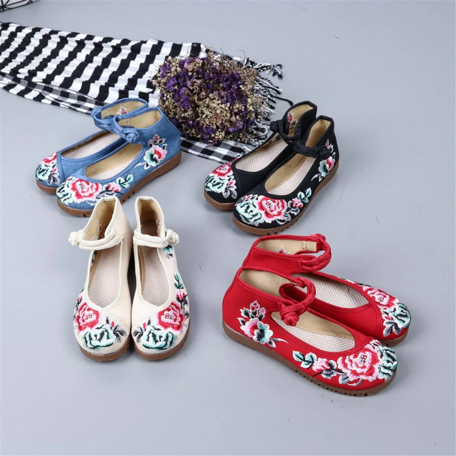Qhome Women's Floral Embroidery Ethnic Style Strappy Comfortable Casual Walking Canvas Oxford Mary Jane Flat Shoes