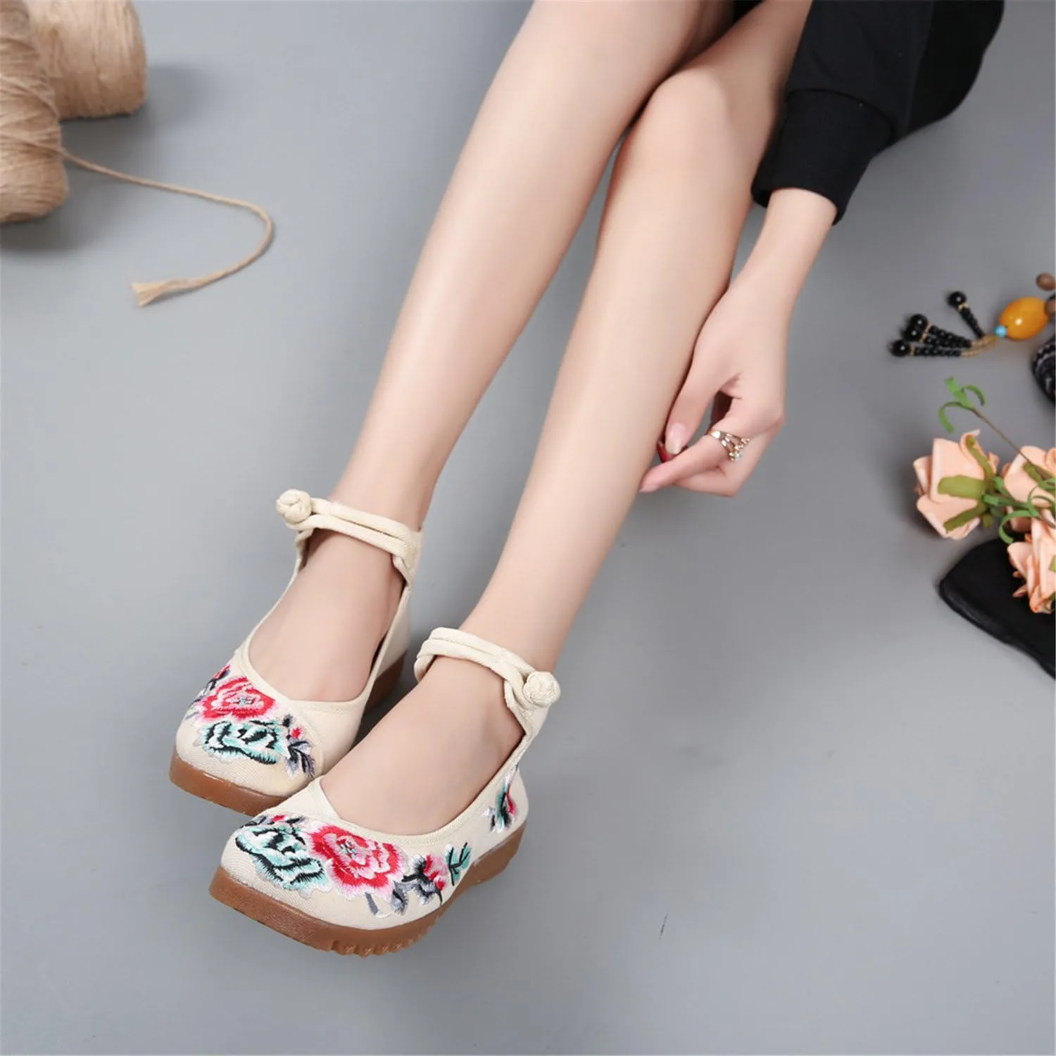 Qhome Women's Floral Embroidery Ethnic Style Strappy Comfortable Casual Walking Canvas Oxford Mary Jane Flat Shoes
