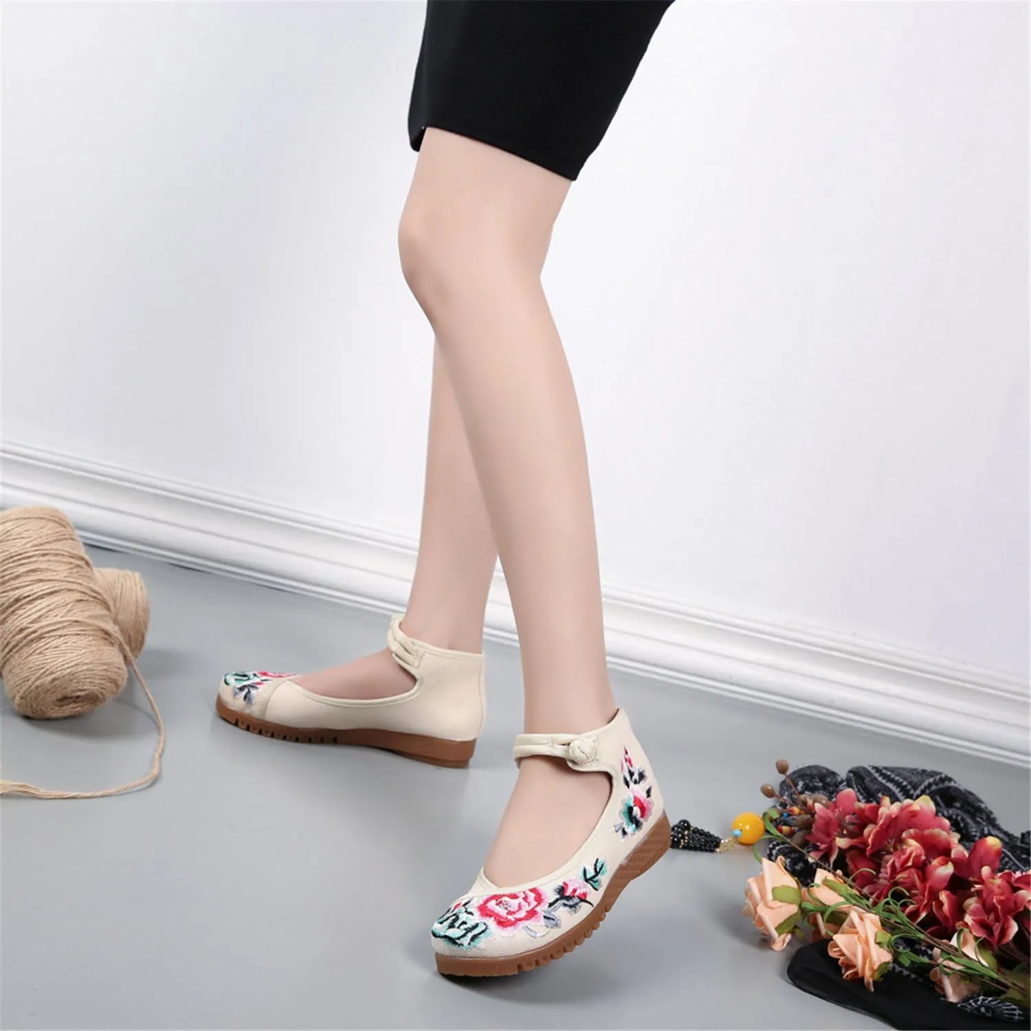 Qhome Women's Floral Embroidery Ethnic Style Strappy Comfortable Casual Walking Canvas Oxford Mary Jane Flat Shoes