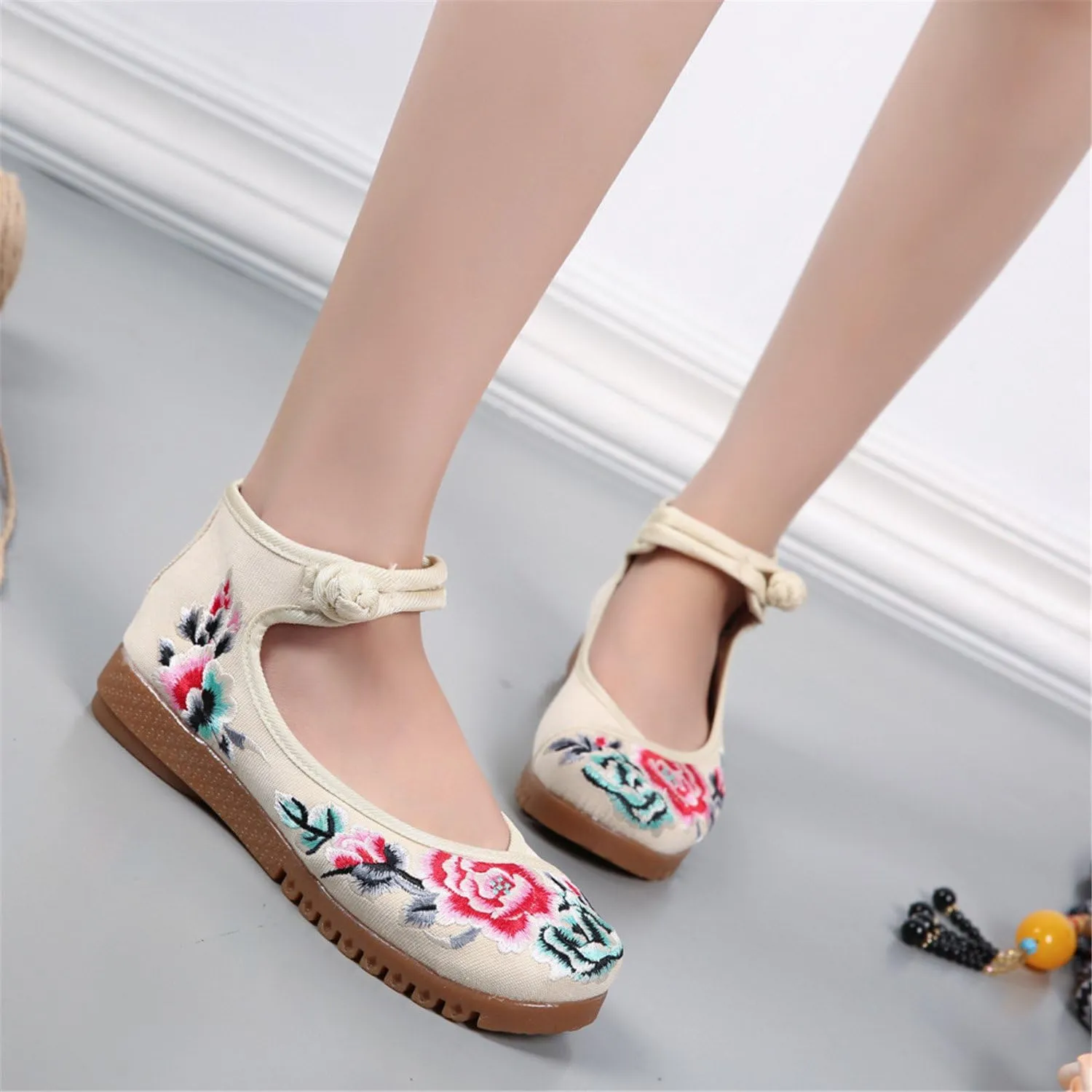 Qhome Women's Floral Embroidery Ethnic Style Strappy Comfortable Casual Walking Canvas Oxford Mary Jane Flat Shoes