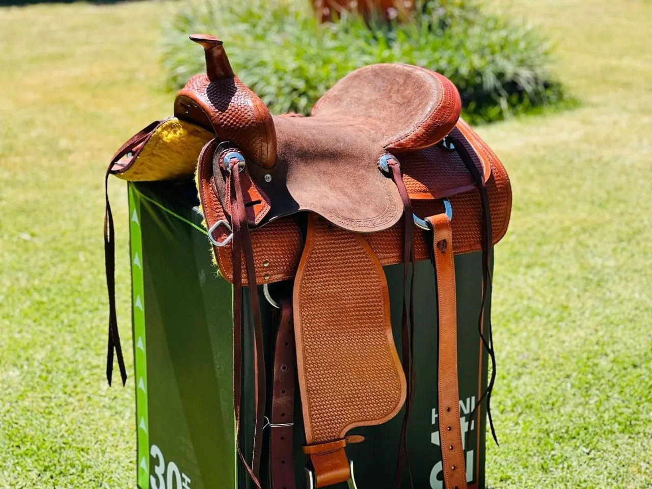 Western Leather Horse Saddle – Comfy Tooled Leather Trail Saddle, Full Coverage for Ranch Roping, Barrel Racing, Rodeo, Cowboy Pleasure Riding