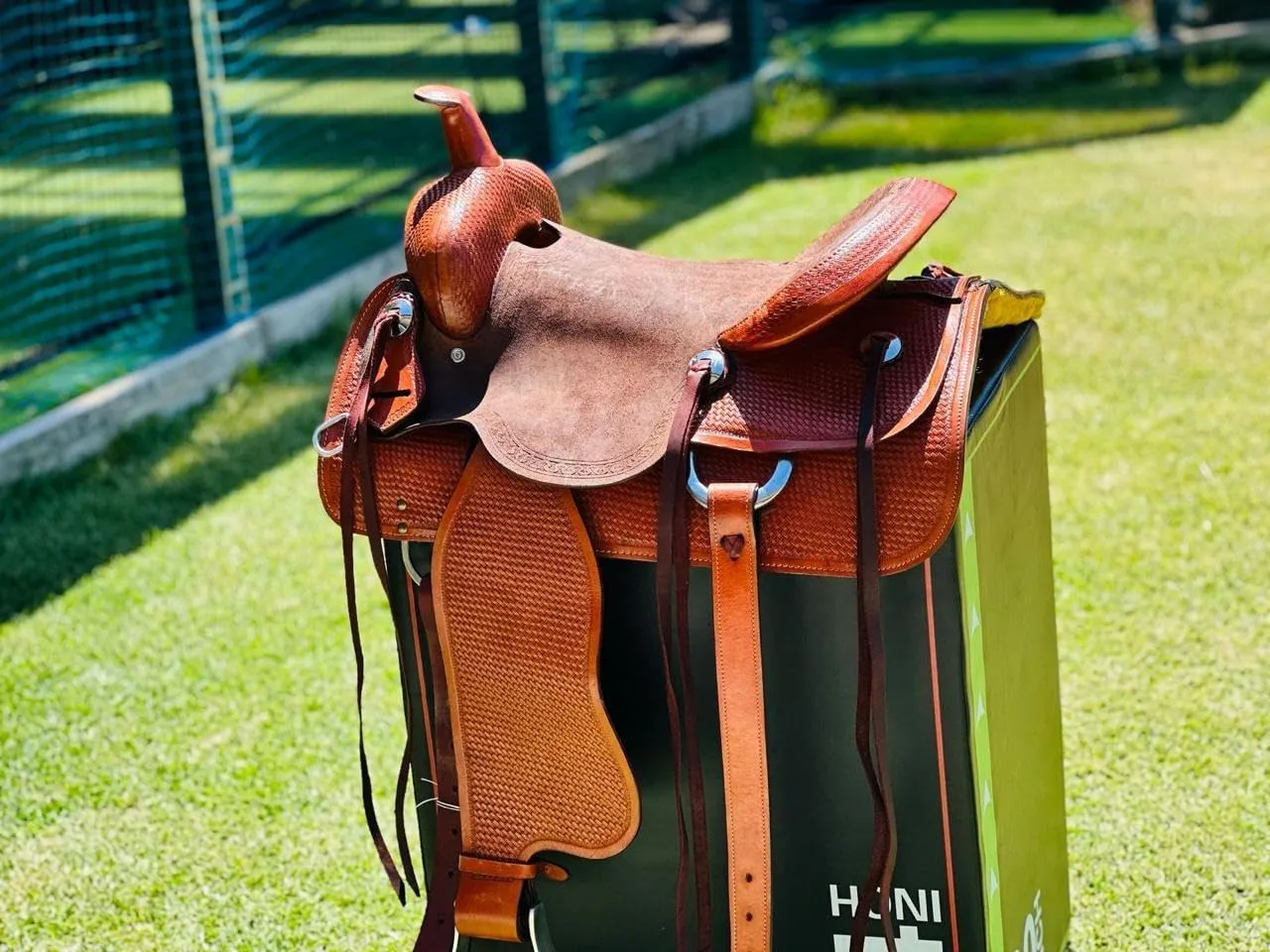 Western Leather Horse Saddle – Comfy Tooled Leather Trail Saddle, Full Coverage for Ranch Roping, Barrel Racing, Rodeo, Cowboy Pleasure Riding