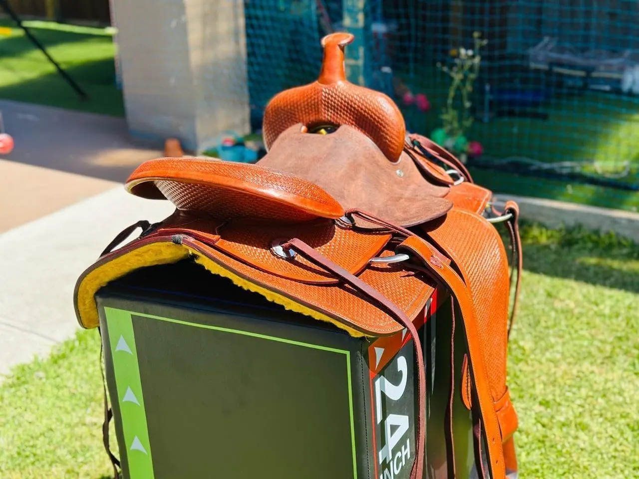 Western Leather Horse Saddle – Comfy Tooled Leather Trail Saddle, Full Coverage for Ranch Roping, Barrel Racing, Rodeo, Cowboy Pleasure Riding